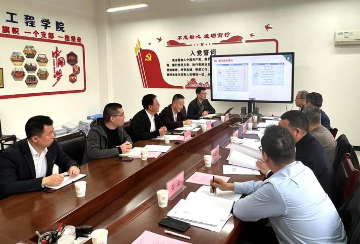 会议室里的人们AI 生成的内容可能不正确。